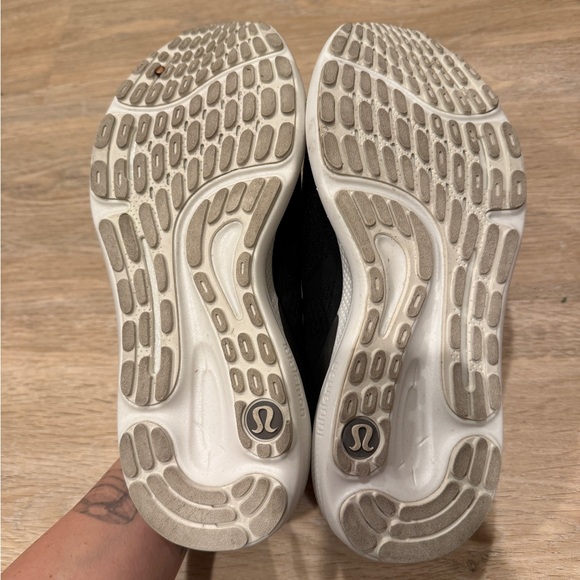 Lululemon Black Beyondfeel Running Athletic Shoes Sz 7 - Picture 4 of 5